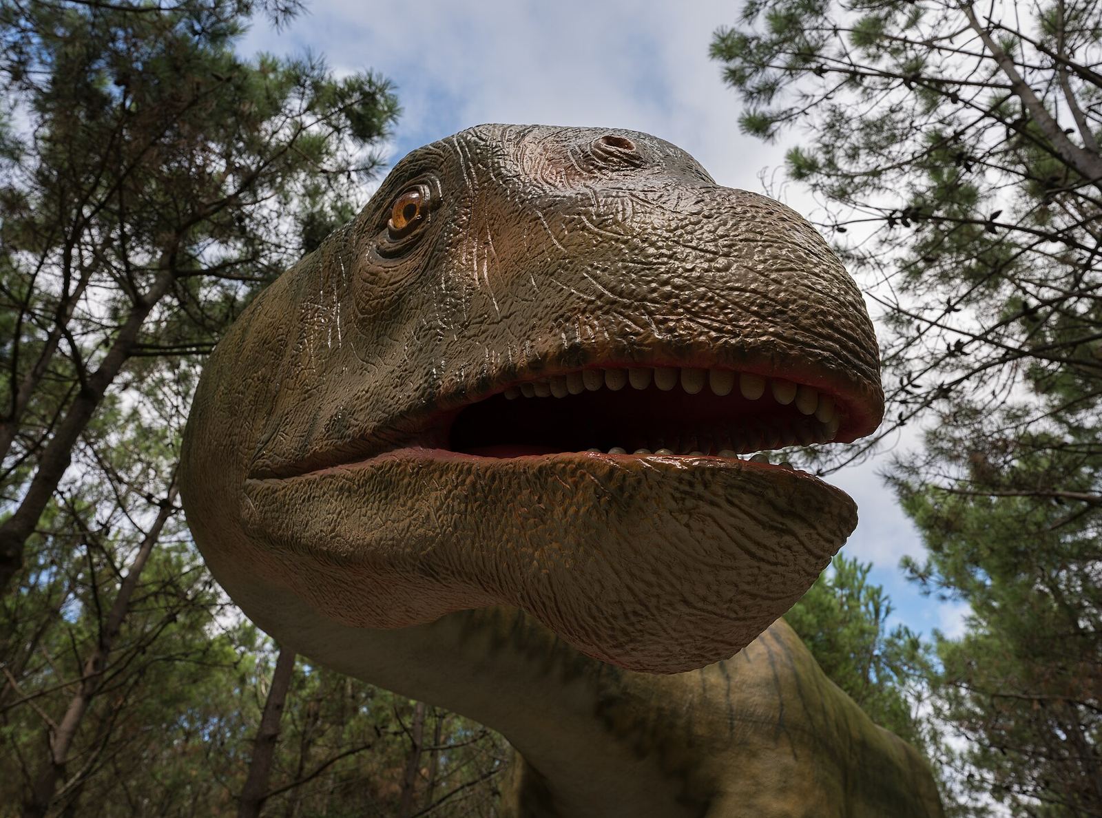A Lourinhanosaurus model at Dino Parque