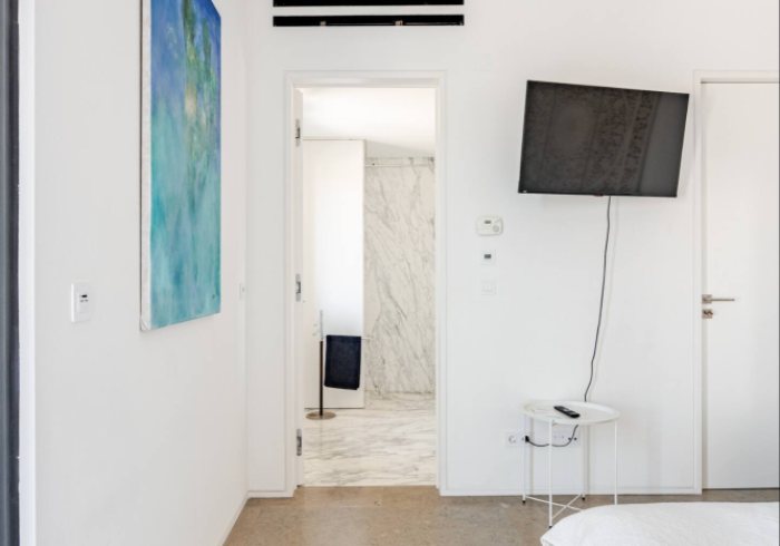 The Sunrise Room: Durchgang zum Badezimmer